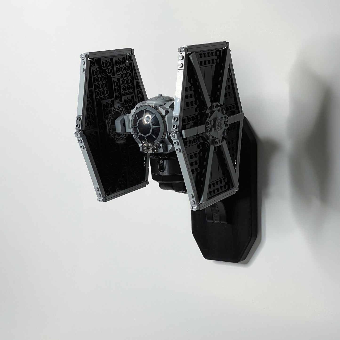 3D Printable Wall-Mounted Small LEGO Display Stand Files