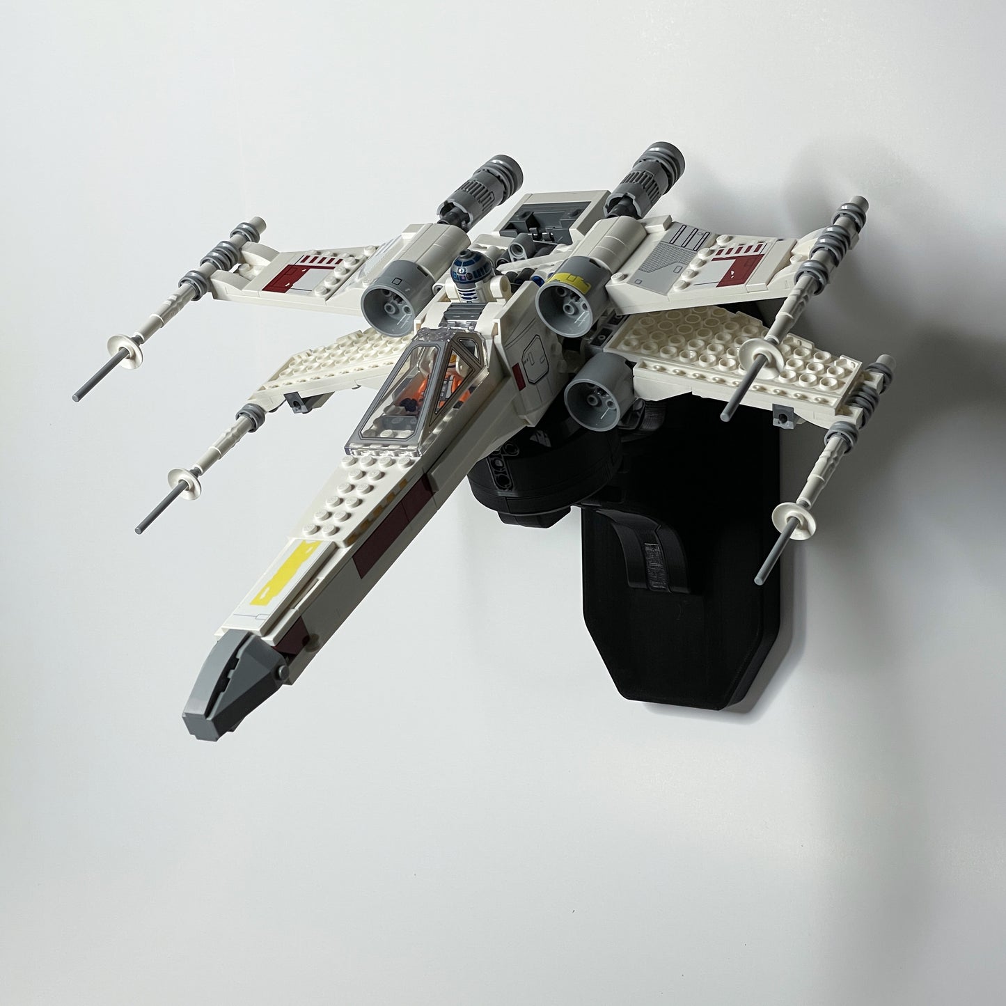 3D Printable Wall-Mounted Small LEGO Display Stand Files