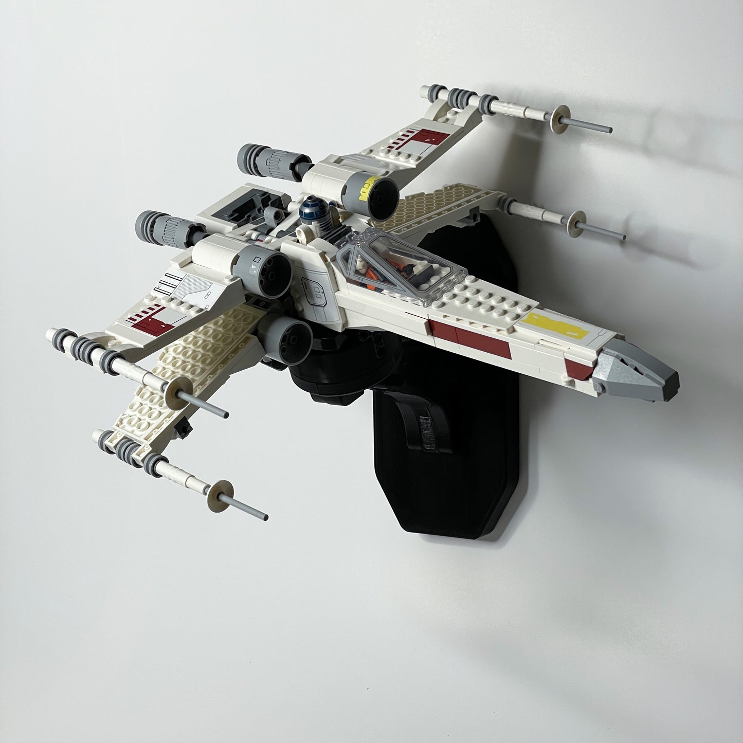 3D Printable Wall-Mounted Small LEGO Display Stand Files